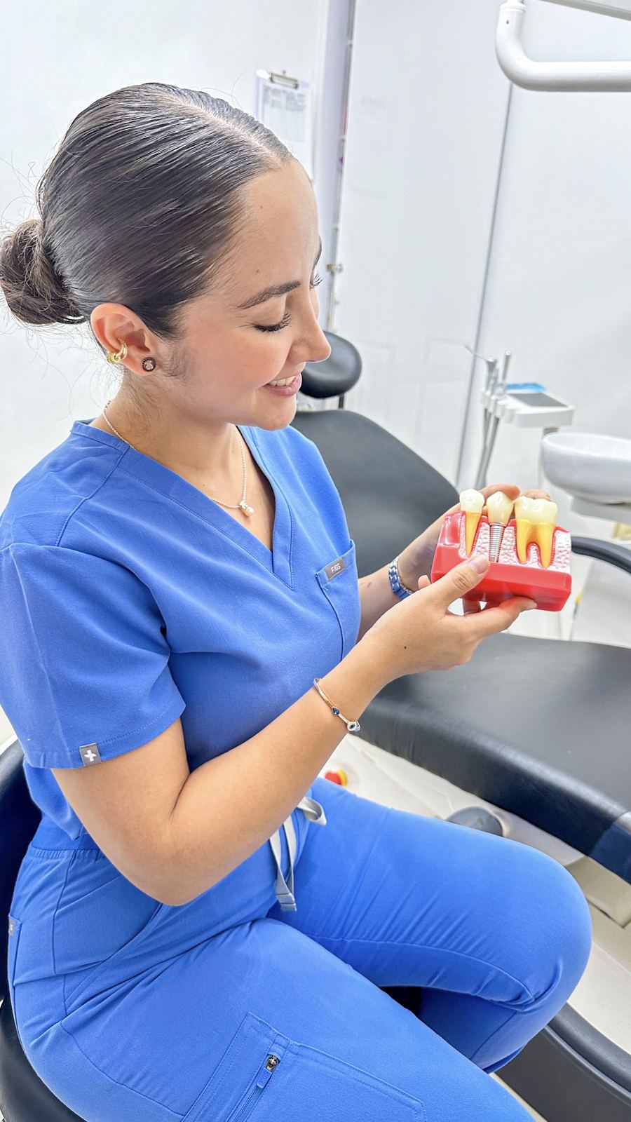 La doctora en el consultorio